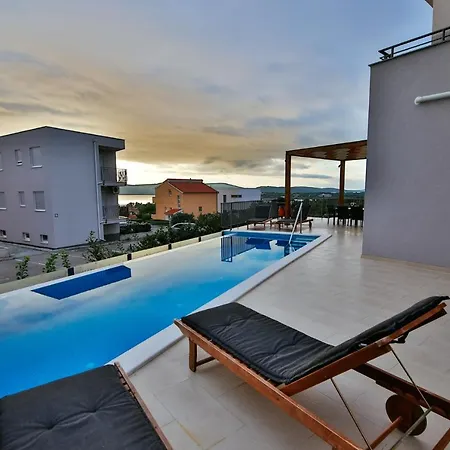 Appartement Lomari *
