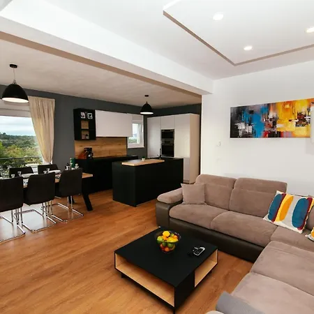Lomari Apartment