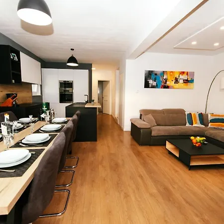 Lomari Apartment *