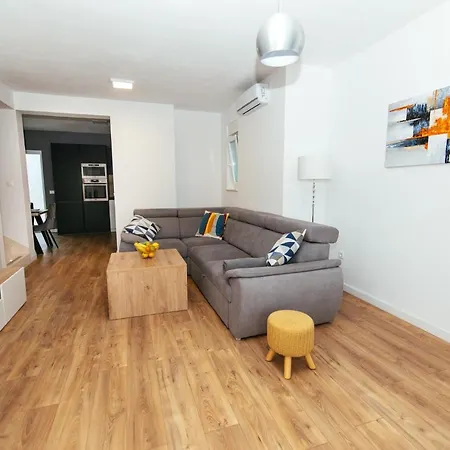 Lomari Apartment