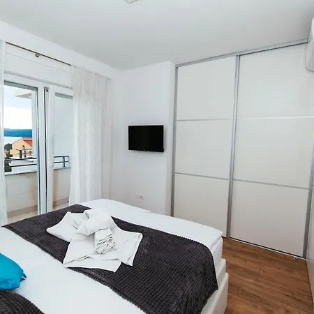 Appartement Lomari *