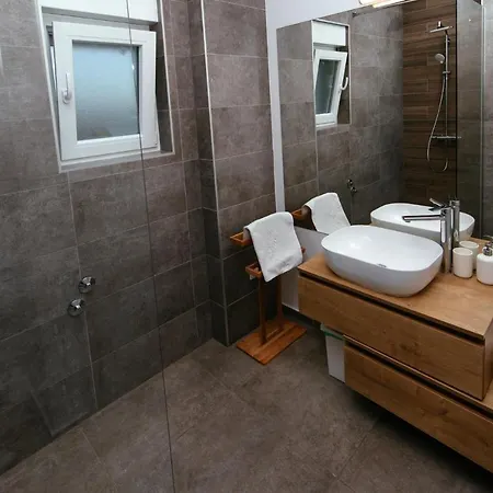 Appartement Lomari *